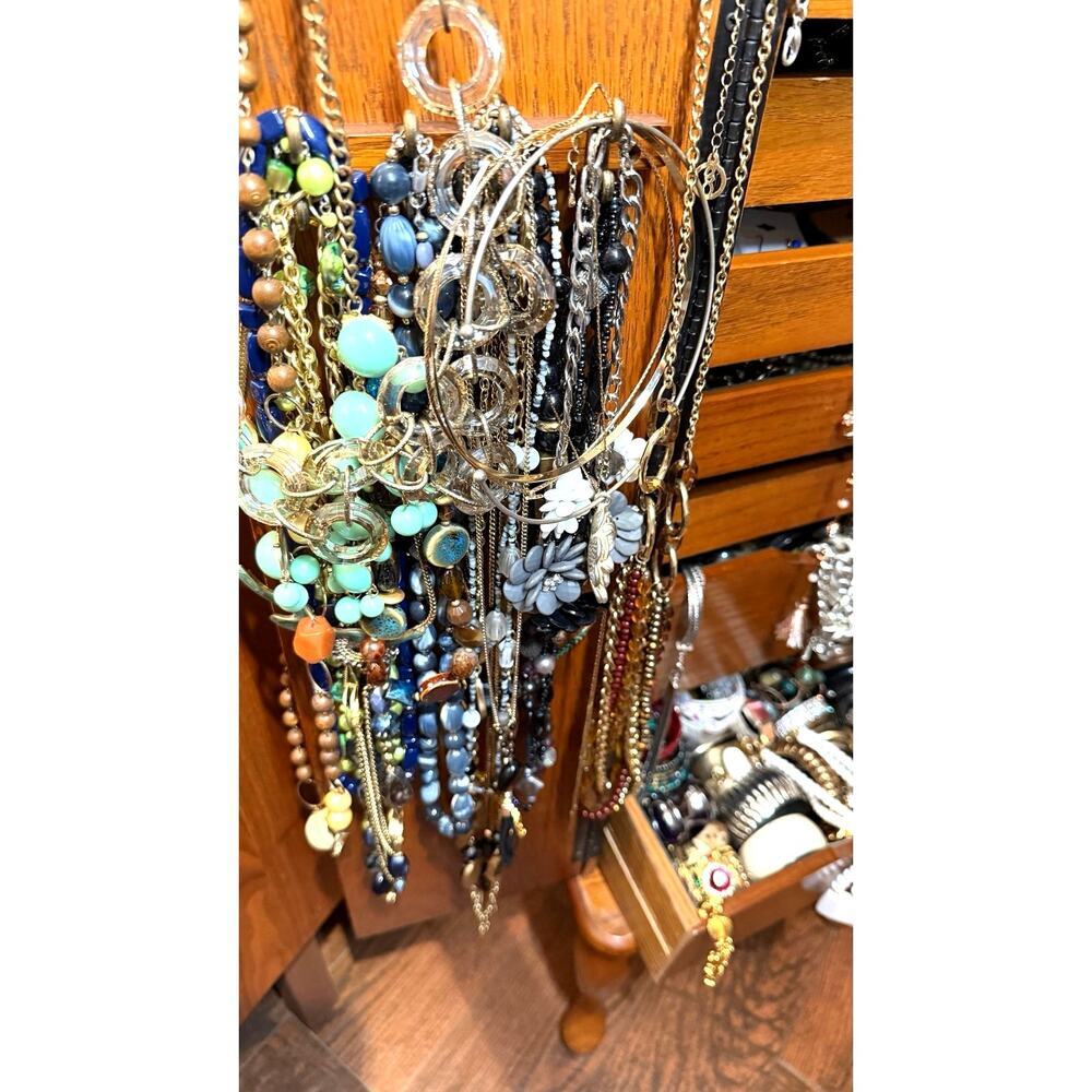 💎 Jewelry Bundle Blowout 🔥 3 ea. Necklaces, Bracelets & Earrings + Add-Ons! ! - Picture 6 of 7